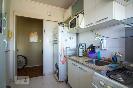 Cozinha de apartamento para alugar com 1 quarto, 43m² em Vila Ipiranga, Porto Alegre