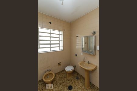 Casa para alugar com 130m², 2 quartos e 1 vaga Casa para alugar com 130m², 2 quartos e 1 vagaBanheiro