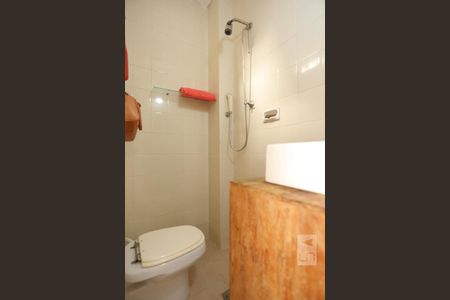 Apartamento à venda com 73m², 2 quartos e sem vagaBanheiro de Serviço.