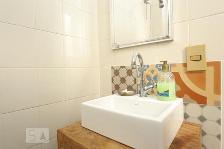 Apartamento à venda com 73m², 2 quartos e sem vagaBanheiro de Serviço.