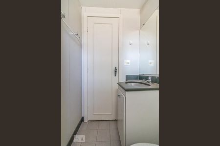 Banheiro de apartamento à venda com 3 quartos, 90m² em Sagrada Família, Belo Horizonte