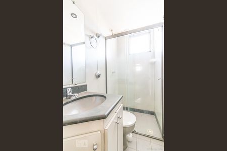 Banheiro de apartamento à venda com 3 quartos, 90m² em Sagrada Família, Belo Horizonte