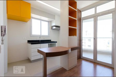 Cozinha de apartamento para alugar com 1 quarto, 57m² em Cambuí, Campinas