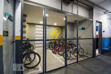 Bicicletário de apartamento para alugar com 2 quartos, 53m² em Liberdade, São Paulo