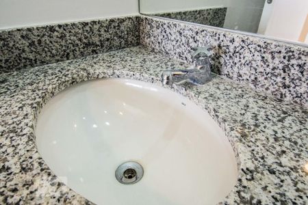 Banheiro 2 de apartamento para alugar com 2 quartos, 53m² em Liberdade, São Paulo