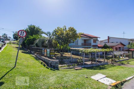 Casa à venda com 170m², 3 quartos e 4 vagas Casa à venda com 170m², 3 quartos e 4 vagasFachada