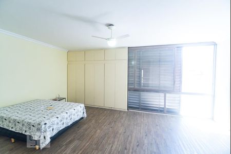 Casa à venda com 384m², 3 quartos e 4 vagasSuíte 