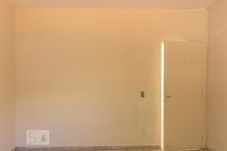 Quarto de casa para alugar com 1 quarto, 16m² em Jardim Mimar, São Paulo