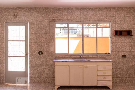 Cozinha de casa para alugar com 1 quarto, 16m² em Jardim Mimar, São Paulo