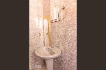 Banheiro de casa para alugar com 1 quarto, 16m² em Jardim Mimar, São Paulo