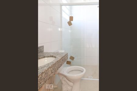 Banheiro de casa de condomínio para alugar com 1 quarto, 35m² em Jardim Brasil, São Paulo