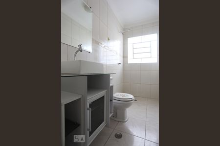 Casa para alugar com 130m², 4 quartos e 2 vagasBanheiro 