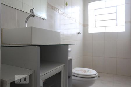 Casa para alugar com 130m², 4 quartos e 2 vagasBanheiro