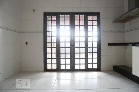 Casa para alugar com 130m², 4 quartos e 2 vagasCozinha