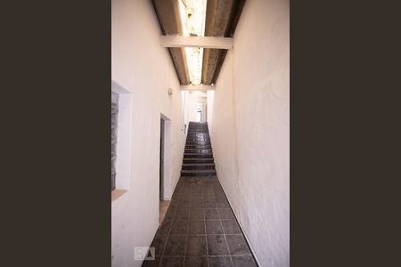 Casa à venda com 250m², 2 quartos e 2 vagasCorredor Lateral