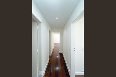 Corredor. de apartamento para alugar com 3 quartos, 120m² em Copacabana, Rio de Janeiro