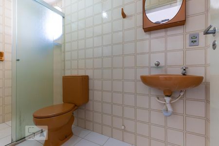 Banheiro da suíte de apartamento para alugar com 1 quarto, 45m² em Botafogo, Campinas