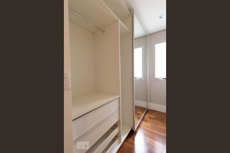 Apartamento à venda com 120m², 2 quartos e 2 vagasCloset