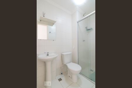 Banheiro de apartamento para alugar com 3 quartos, 62m² em Vila Homero Thon, Santo André