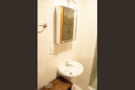 Banheiro da Suíte de apartamento para alugar com 1 quarto, 45m² em Centro Histórico, Porto Alegre