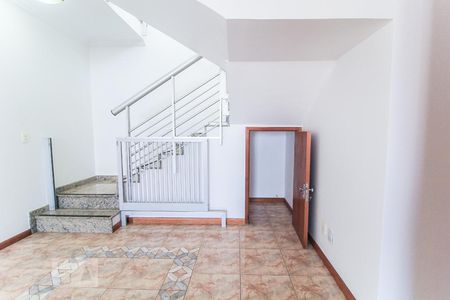 Sala - Detalhe Escada de apartamento para alugar com 4 quartos, 200m² em St. Bueno, Goiânia