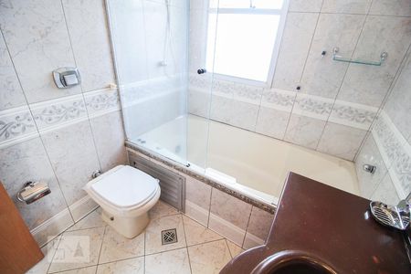 Banheiro da Suíte 1 de apartamento para alugar com 4 quartos, 200m² em St. Bueno, Goiânia