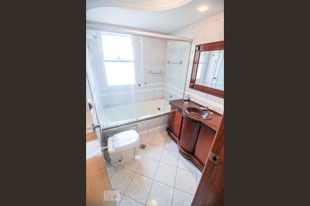 Banheiro da Suíte 1 de apartamento para alugar com 4 quartos, 200m² em St. Bueno, Goiânia