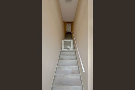 Casa para alugar com 110m², 2 quartos e sem vaga Casa para alugar com 110m², 2 quartos e sem vagaEscada