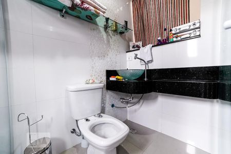 Casa à venda com 300m², 2 quartos e 2 vagasBanheiro Suíte 1