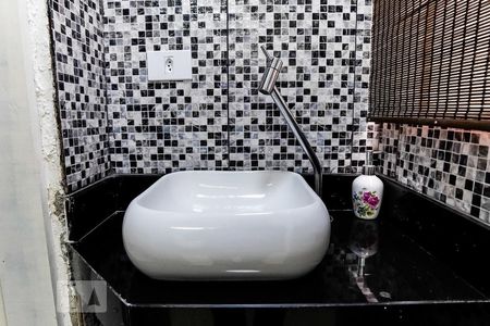 Casa à venda com 300m², 2 quartos e 2 vagasBanheiro Suíte 2