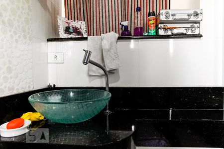 Casa à venda com 300m², 2 quartos e 2 vagasBanheiro Suíte 1