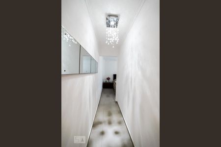 Casa à venda com 300m², 2 quartos e 2 vagasCorredor