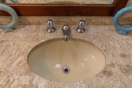 Apartamento à venda com 200m², 4 quartos e 3 vagasBanheiro da Suíte 1 e 2