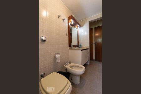 Apartamento à venda com 200m², 4 quartos e 3 vagasBanheiro da Suíte 1 e 2