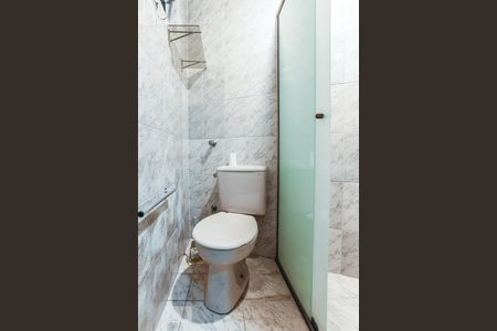 Casa à venda com 140m², 2 quartos e 2 vagas Casa à venda com 140m², 2 quartos e 2 vagasBanheiro de Serviço