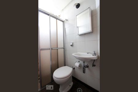 Apartamento para alugar com 400m², 5 quartos e 4 vagasBanheiro de Serviço