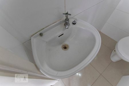 Banheiro de Serviço  de apartamento para alugar com 3 quartos, 101m² em Vila Helena, Jundiaí