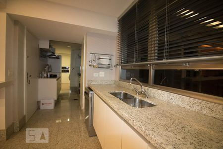 Apartamento à venda com 320m², 3 quartos e 3 vagas Apartamento à venda com 320m², 3 quartos e 3 vagasÁrea de Serviço