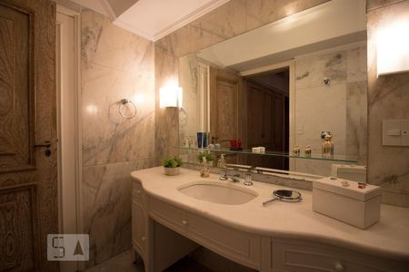 Apartamento à venda com 320m², 3 quartos e 3 vagas Apartamento à venda com 320m², 3 quartos e 3 vagasDetalhe do Banheiro da Suite