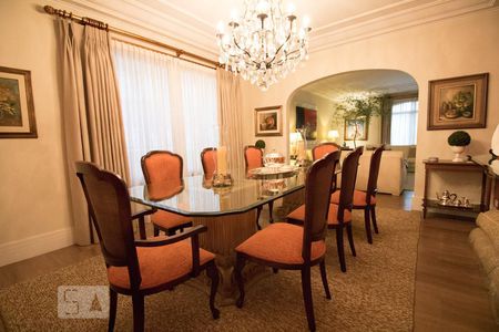 Apartamento à venda com 320m², 3 quartos e 3 vagas Apartamento à venda com 320m², 3 quartos e 3 vagasSala de Jantar