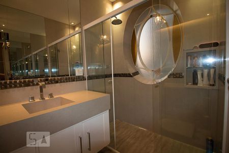 Apartamento à venda com 320m², 3 quartos e 3 vagas Apartamento à venda com 320m², 3 quartos e 3 vagasDetalhe do Banheiro da Suite