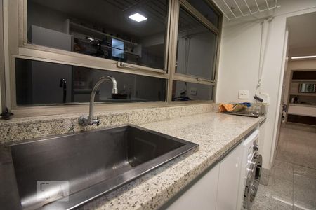 Apartamento à venda com 320m², 3 quartos e 3 vagas Apartamento à venda com 320m², 3 quartos e 3 vagasÁrea de Serviço