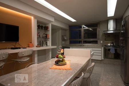 Apartamento à venda com 320m², 3 quartos e 3 vagas Apartamento à venda com 320m², 3 quartos e 3 vagasCozinha