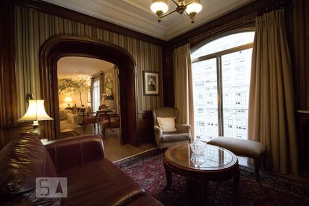 Apartamento à venda com 320m², 3 quartos e 3 vagas Apartamento à venda com 320m², 3 quartos e 3 vagasDetalhe Sala