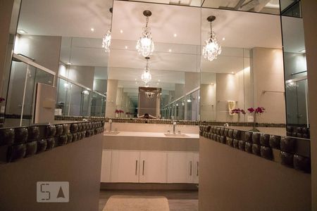 Apartamento à venda com 320m², 3 quartos e 3 vagas Apartamento à venda com 320m², 3 quartos e 3 vagasBanheiro