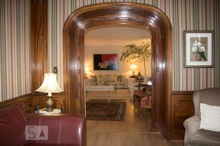 Apartamento à venda com 320m², 3 quartos e 3 vagas Apartamento à venda com 320m², 3 quartos e 3 vagasCobertura