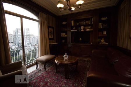 Apartamento à venda com 320m², 3 quartos e 3 vagas Apartamento à venda com 320m², 3 quartos e 3 vagasDetalhe Sala