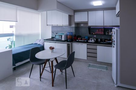 Sala e Cozinha de apartamento à venda com 1 quarto, 35m² em Água Branca, São Paulo