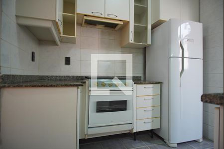 Cozinha de apartamento para alugar com 2 quartos, 54m² em São João, Porto Alegre