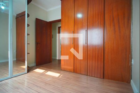 Quarto 1 de apartamento para alugar com 2 quartos, 54m² em São João, Porto Alegre